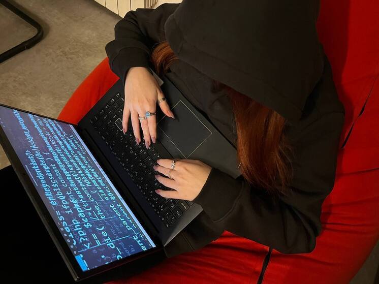 Петербуржцев с «Андроидом» предупредили о рассылке мошеннических файлов