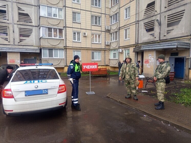 В Алексеевке прошло учение по спасению людей из лифтов