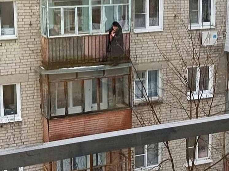 В Иванове спасали женщину, которая оказалась за балконом