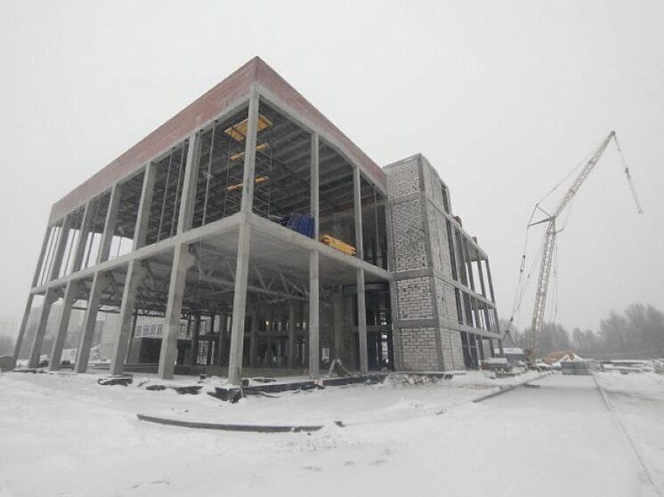 На улице Торфяной в Кирове возводятся детсад и школа