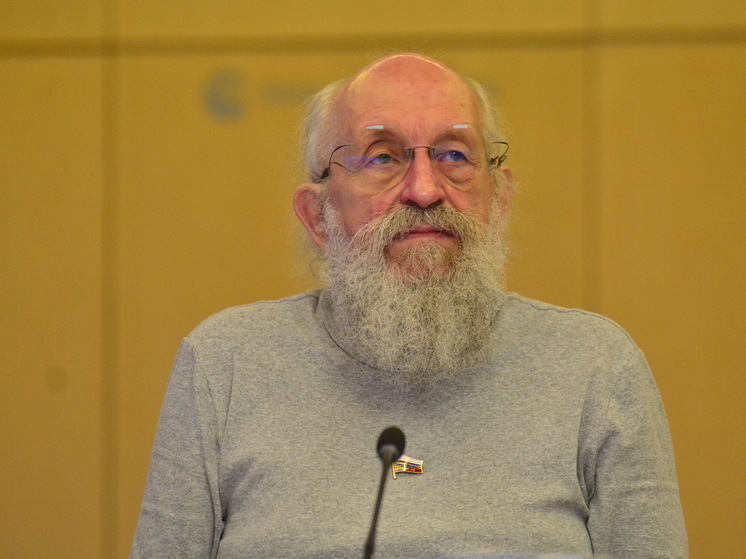 Анатолий Вассерман напомнил, что против России ведет боевые действия НАТО