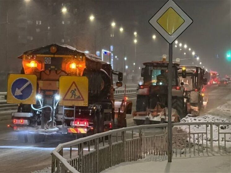 Уборка в Кирове: город избавляют от 5 000 кубометров снега каждую ночь