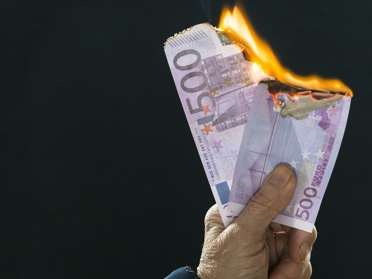 ЕС с 2028 года будет ежегодно платить три млрд евро процентов по кредиту Киеву