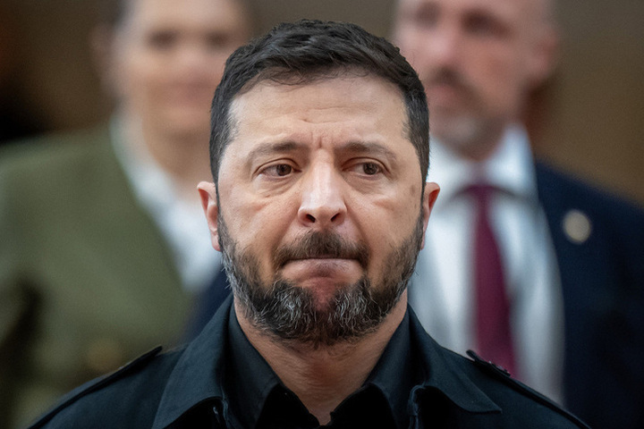 Зеленскому в Польше сделали необычный подарок