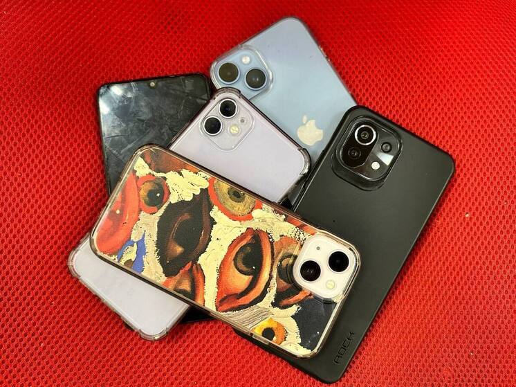 Молодой петербуржец «обчистил» пункт выдачи заказов на четыре смартфона