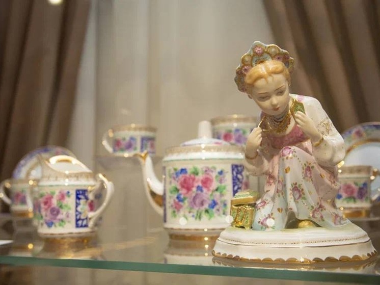  В Туле открыта выставка дулевского фарфора