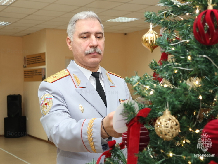 Александр Кошель исполнил мечты троих детей в рамках «Ёлки желаний»