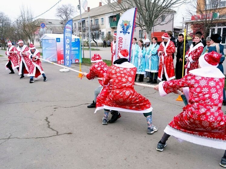 Херсонские росгвардейцы поддержали новогодний забег «Дедов Морозов»