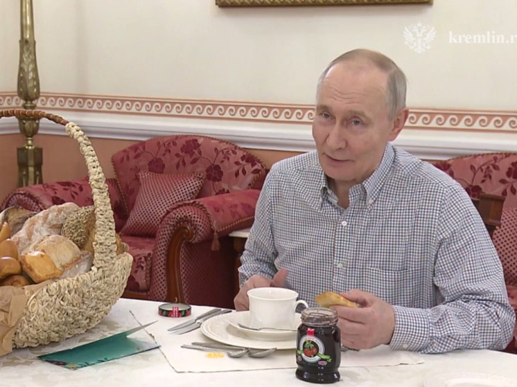 Владелец пекарни из Люберец отправил президенту корзину пирожков после «Прямой линии»