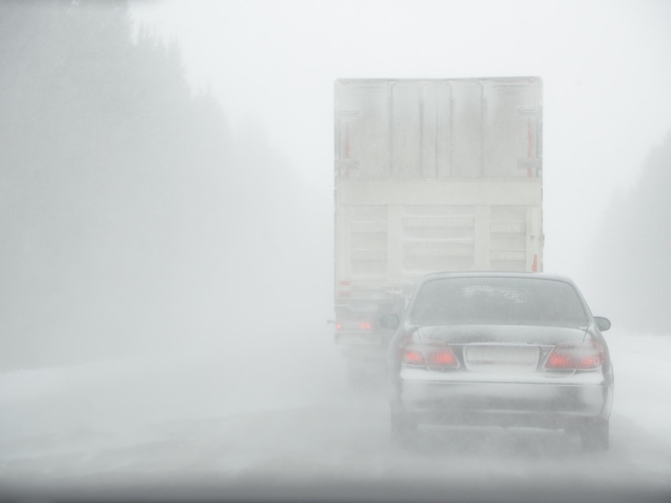 ГАИ призвала жителей Зауралья к внимательности из-за морозов и снегопада
