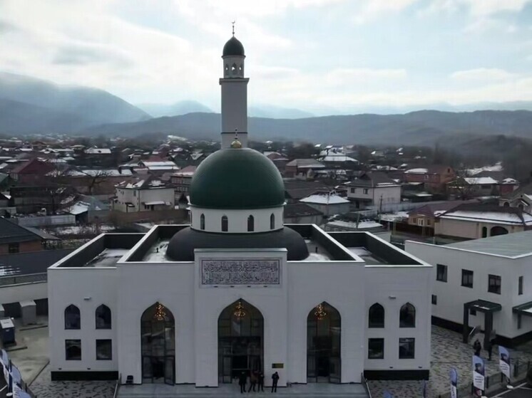 В чеченском селе Махкеты открылась новая мечеть на 2000 человек