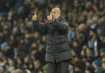 Пеп Гвардиола опроверг слухи о скором уходе из «Манчестер Сити», подчеркнув, что вопрос контракта сейчас не обсуждается. Несмотря на шансы выйти на первое место в Премьер-лиге, он считает команду недостаточно сильной для борьбы за титул. Отмечены прогресс Райана Черки и вклад Нико Гонсалеса в победную серию на фоне травм Родри и Ковачича. Матч с «Вест Хэмом» назначен на 20 декабря 2025 года.