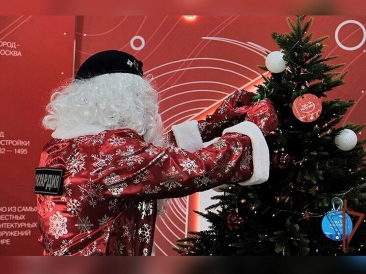 Дед Мороз Росгвардии исполнил новогодние желания юных мелитопольцев