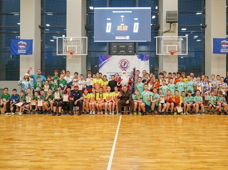 В Мелитополе состоялось первенство по гандболу на Кубок Деда Мороза