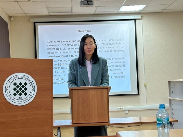 Преподаватель кафедры иностранных языков Чечена Донгак  защитила кандидатскую диссертацию