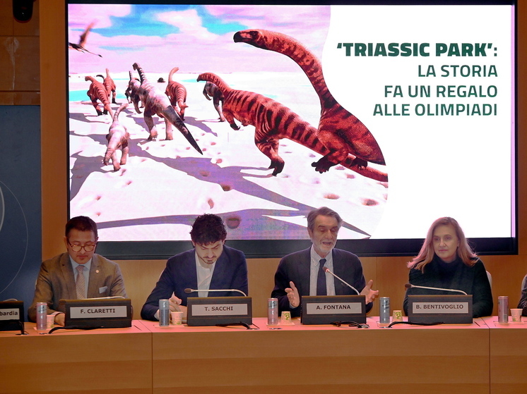 В национальном парке Стельвио, недалеко от мест проведения Олимпийских игр 2026 года, обнаружено около 20 000 следов динозавров триасового периода (210 млн лет назад). Следы принадлежат крупным травоядным, схожим с платеозавром. Эксперты отмечают признаки стайного поведения. Открытие названо «историческим даром» в преддверии Игр; планируется создание образовательных и выставочных проектов.