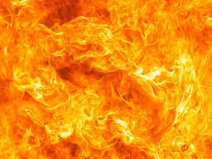 Причиной пожара в 36-этажном жилом доме в Москве могла стать гирлянда