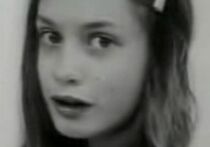 Прикованная к горшку в тёмной комнате, она провела так всё детство, не зная слов «любовь» и «радость»