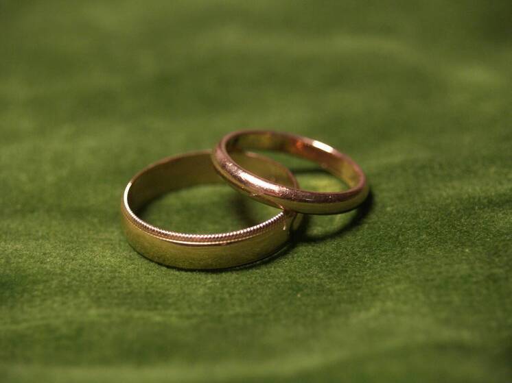 Стажерку из Мурманска, уволенную из ювелирного за внешность, позвали обратно