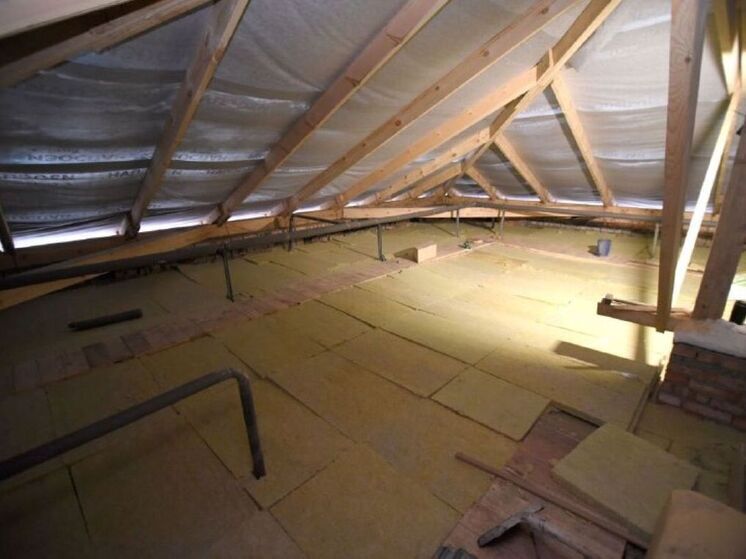 Дом на Больничном проезде обретает новую крышу и фасад после пожара