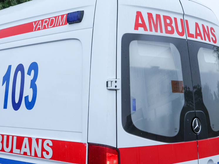 Побрила голову и давала таблетки: мать убедила дочь и благотворителей, что у девочки рак