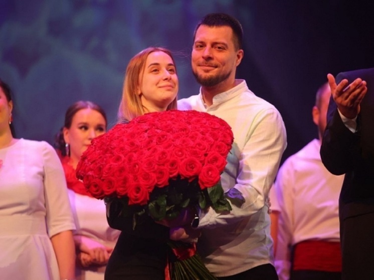 Волгоградец на сцене театра сделал предложение руки и сердца своей девушке