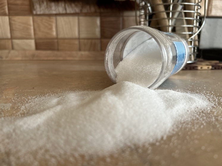 Соль нужна организму человека для поддержания водного баланса