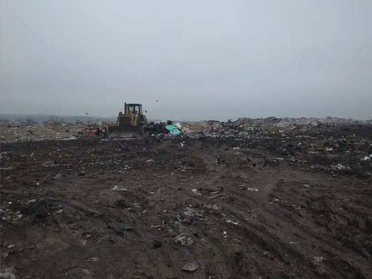 В Ростовской области потушили горящий мусорный полигон