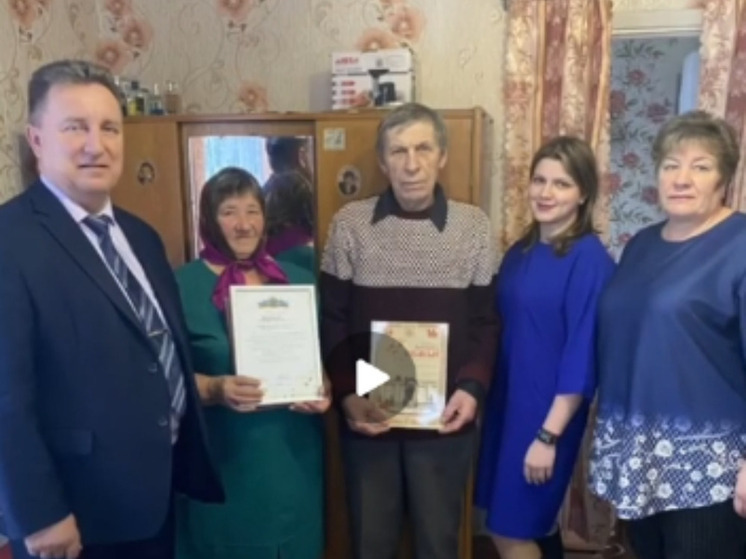 Глава Ульяновского МО поздравил свадебных юбиляров