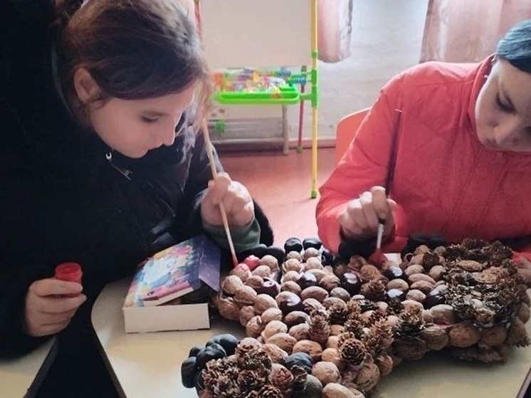 В Новогоровском Доме культуры открылась волшебная выставка детских работ ко Дню святого Николая