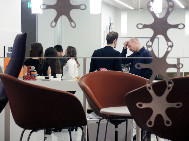 Эксперт Чихаев рассказал, как оплачивается работа в новогодние праздники