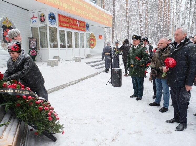 В Новосибирске открыли памятник дважды Герою России Михаилу Гудкову