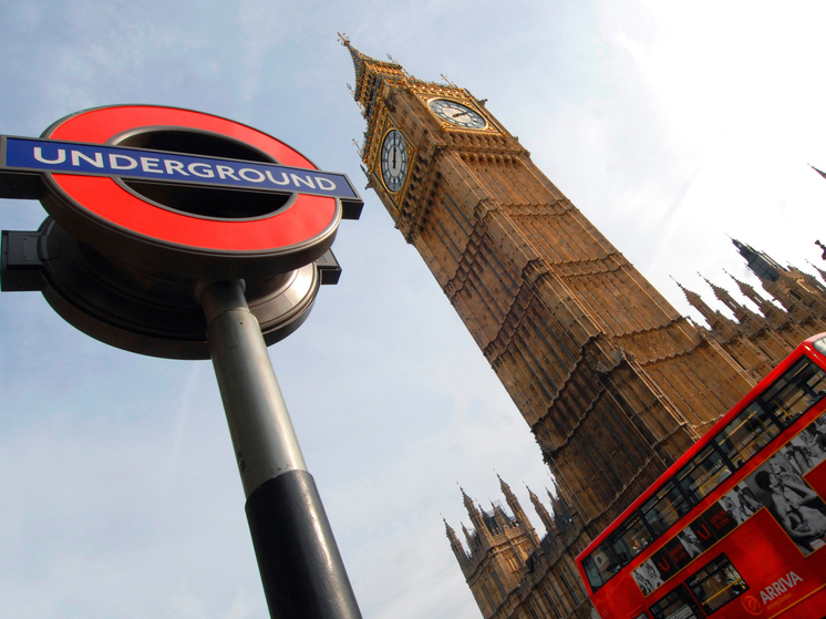 В Daily Mail предложили главе MI6 "вернуться в тень" из-за заявлений про Россию