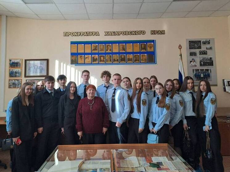Двери музея прокуратуры открыли для студентов хабаровского вуза