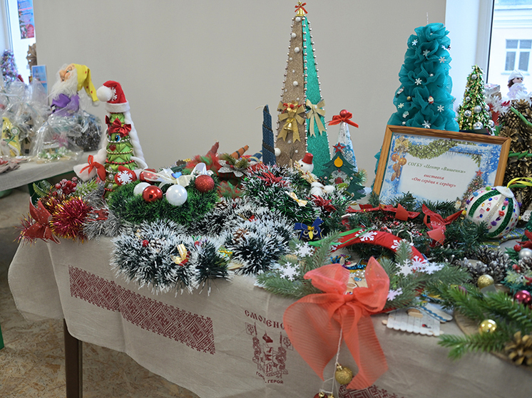 В Смоленской областной Думе открылась благотворительная выставка-ярмарка «От сердца к сердцу»