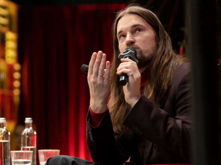 «Обожаю весь исторический центр»: режиссер новогодней комедии “Невероятные приключения Шурика” Миша Семичев поделился впечатлениями о Томске