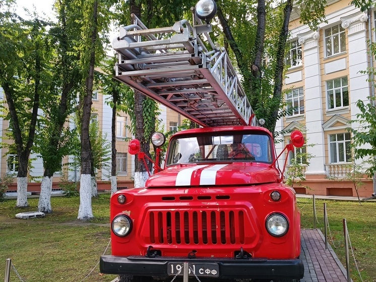 Два человека пострадали при пожаре в свердловском селе Быньги
