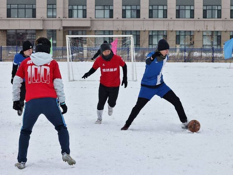 Спортсмены отстояли честь ЕАО в турнире по футболу на снегу в Китае