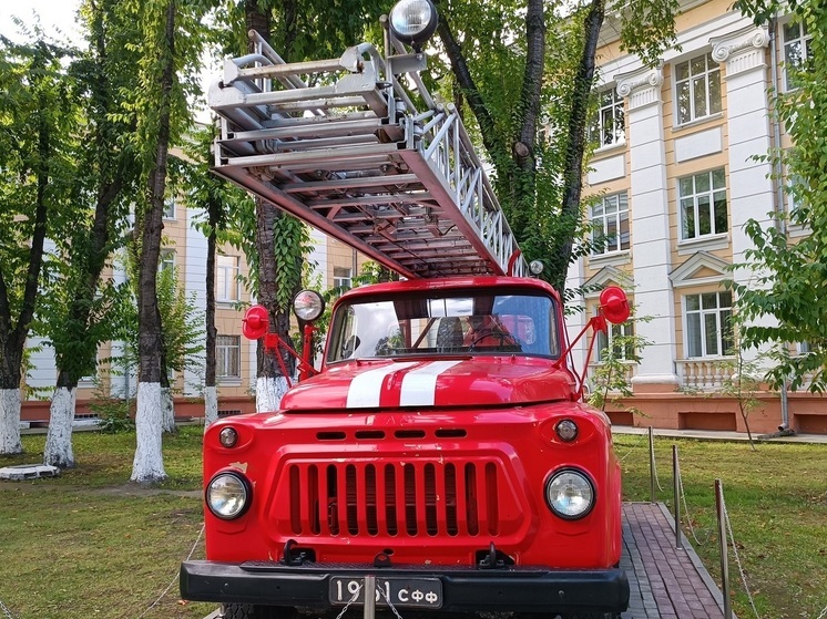 В свердловском поселке Цементном сгорел жилой дом