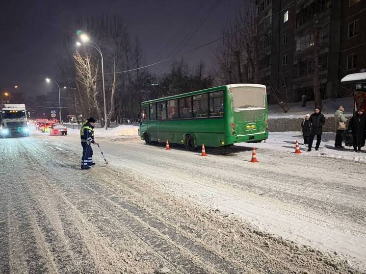 В Екатеринбурге автобус проехал по ноге 12-летнего мальчика