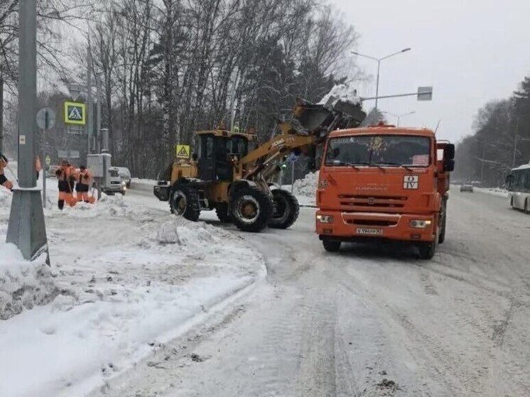  Дорожные службы Новосибирска перешли на усиленный режим работы из-за резкого холода