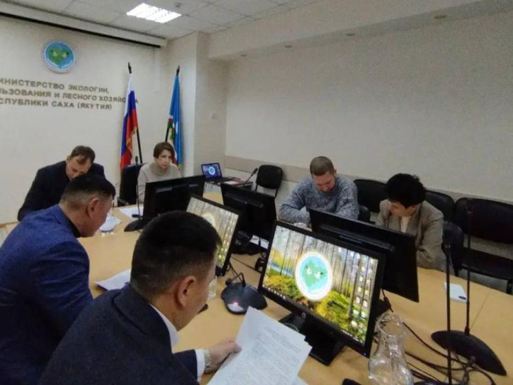 В Якутске обсудили ход строительства защитной дамбы в Верхоянске