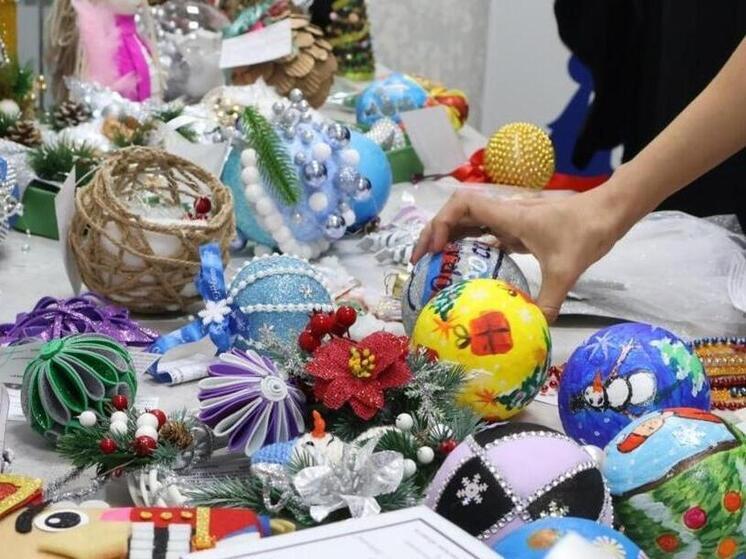 В Запорожской области бойцам СВО передадут созданные детьми елочные игрушки