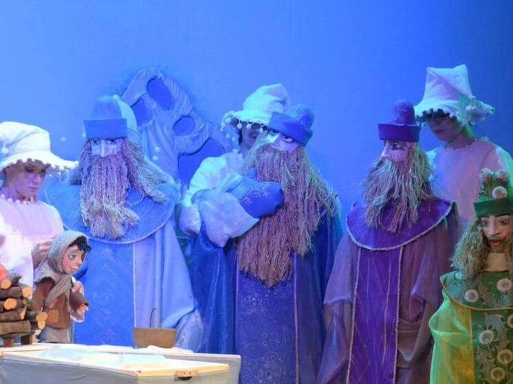 В Белгородском театре кукол открыли новогоднюю программу