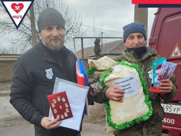 Маленькие пациенты Новоуренгойской ЦГБ отправили подарки участникам СВО