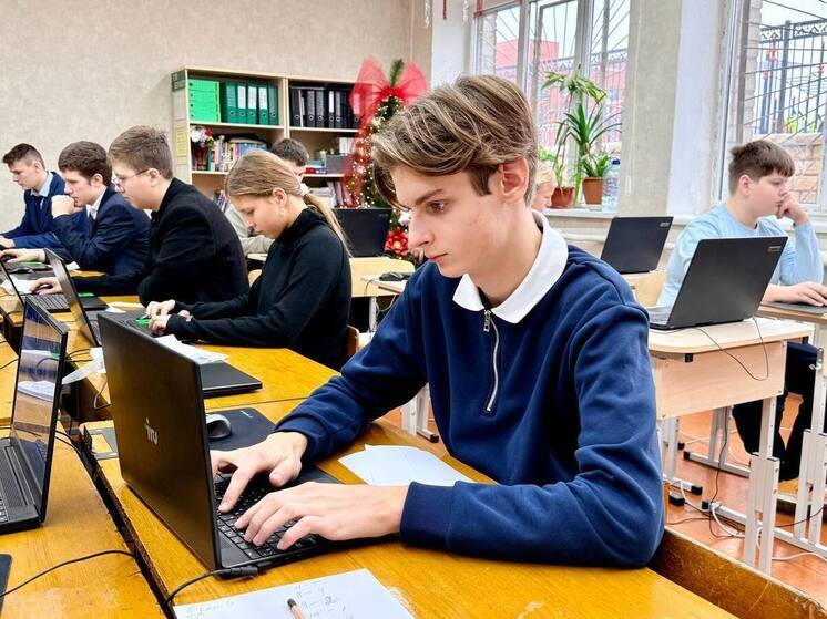 В ДНР более тысячи школьников состязались в IT-олимпиаде