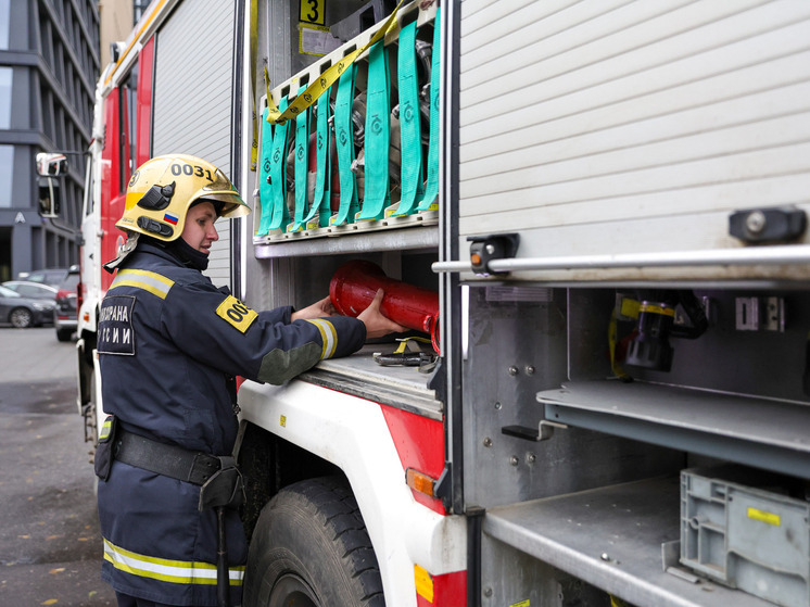 В центре Владивостока потушили крупный пожар в админздании