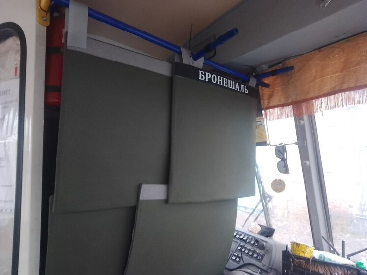 На кабину автобуса №8 в Горловке установили бронешаль