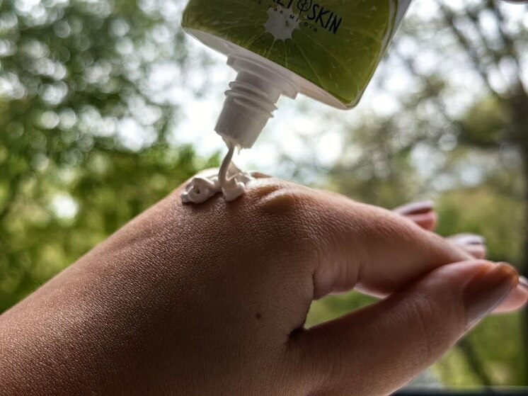 Петербуржцам посоветовали усилить уход за кожей рук во время морозов