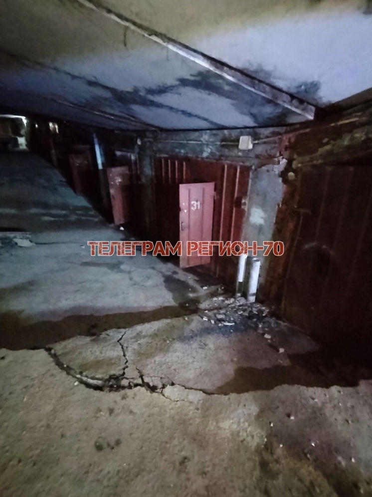 В Томске образовался масштабный провал: под землю ушли семь гаражей